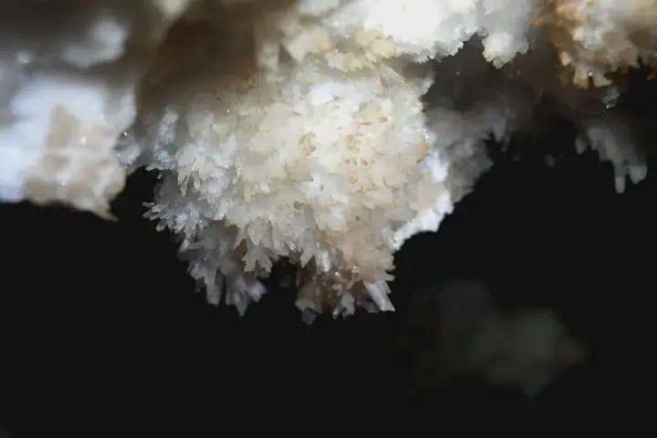 晶花石 绥阳县委宣传部供图