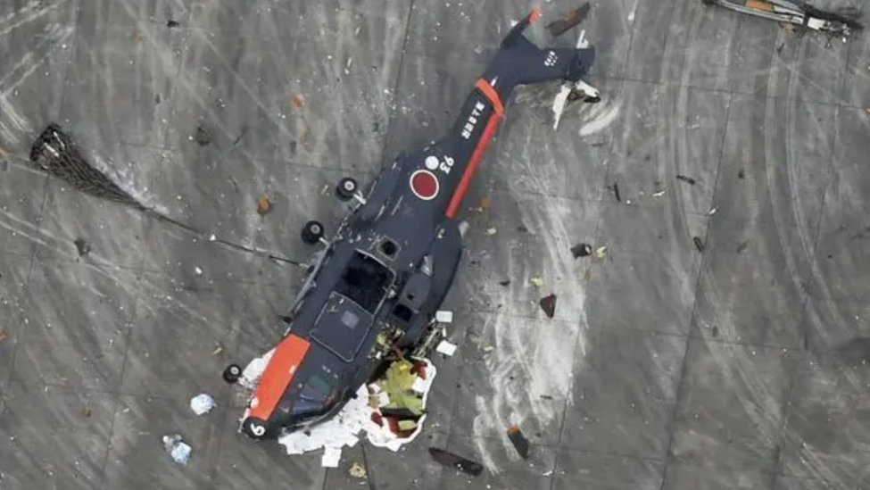图为日本海上自卫队坠毁的直升机