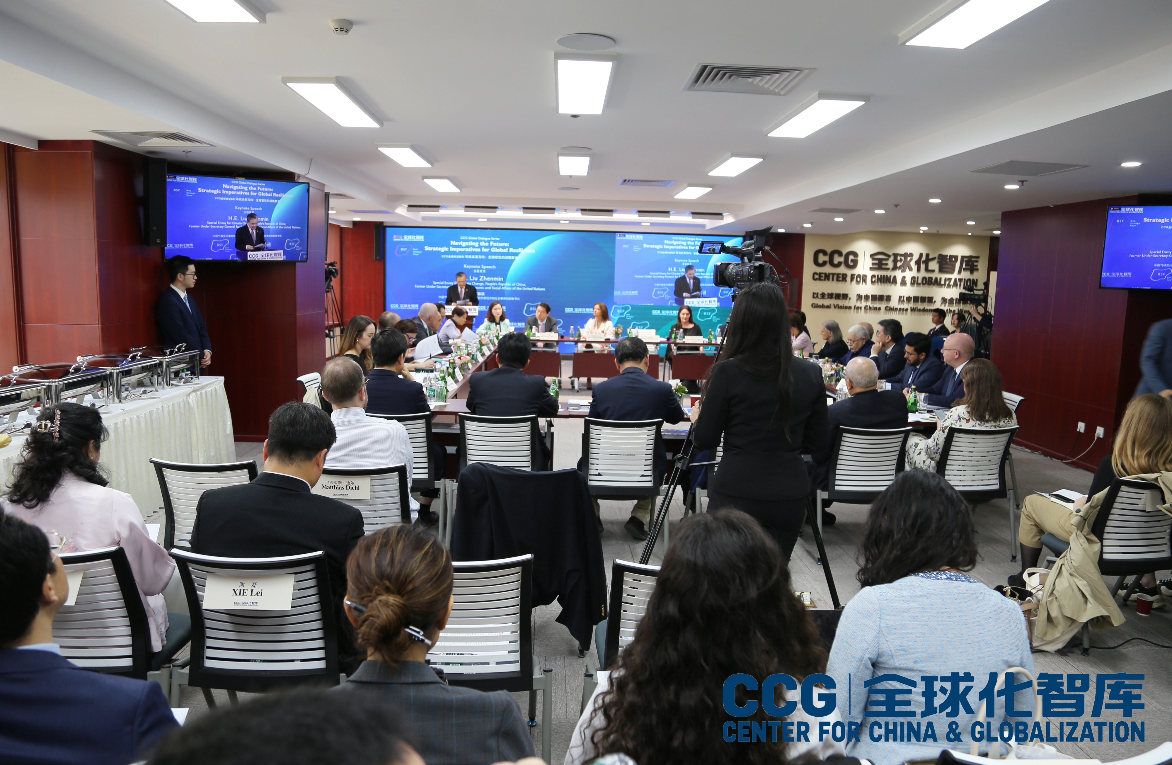 斯洛文尼亚副总理兼外长法永到访CCG并座谈交流