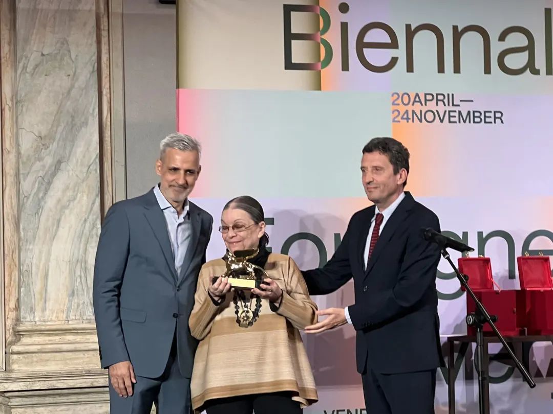 威尼斯双年展金狮奖:澳大利亚获最佳国家馆,女性艺术家放光