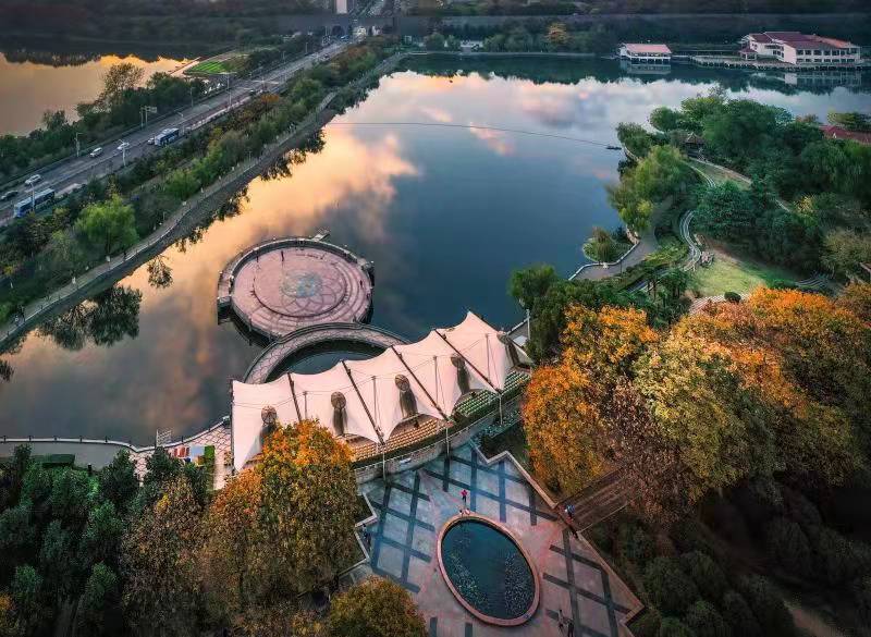 南京月牙湖重现碧水泱泱！生态修复，还水质“一汪清流”