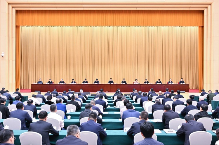 4月26日上午，重庆市委召开区县委书记和部门一把手例会。记者 苏思 摄