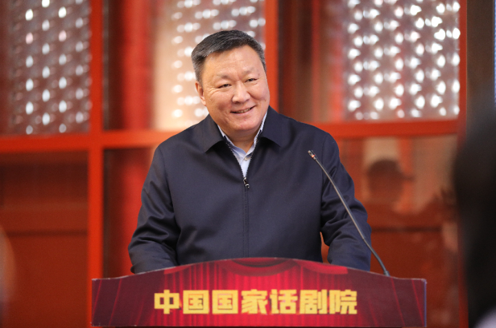 中国国家话剧院副院长程鹏主持建组会介绍项目概况