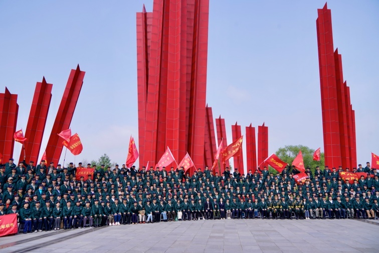 红色之旅全体人士留影