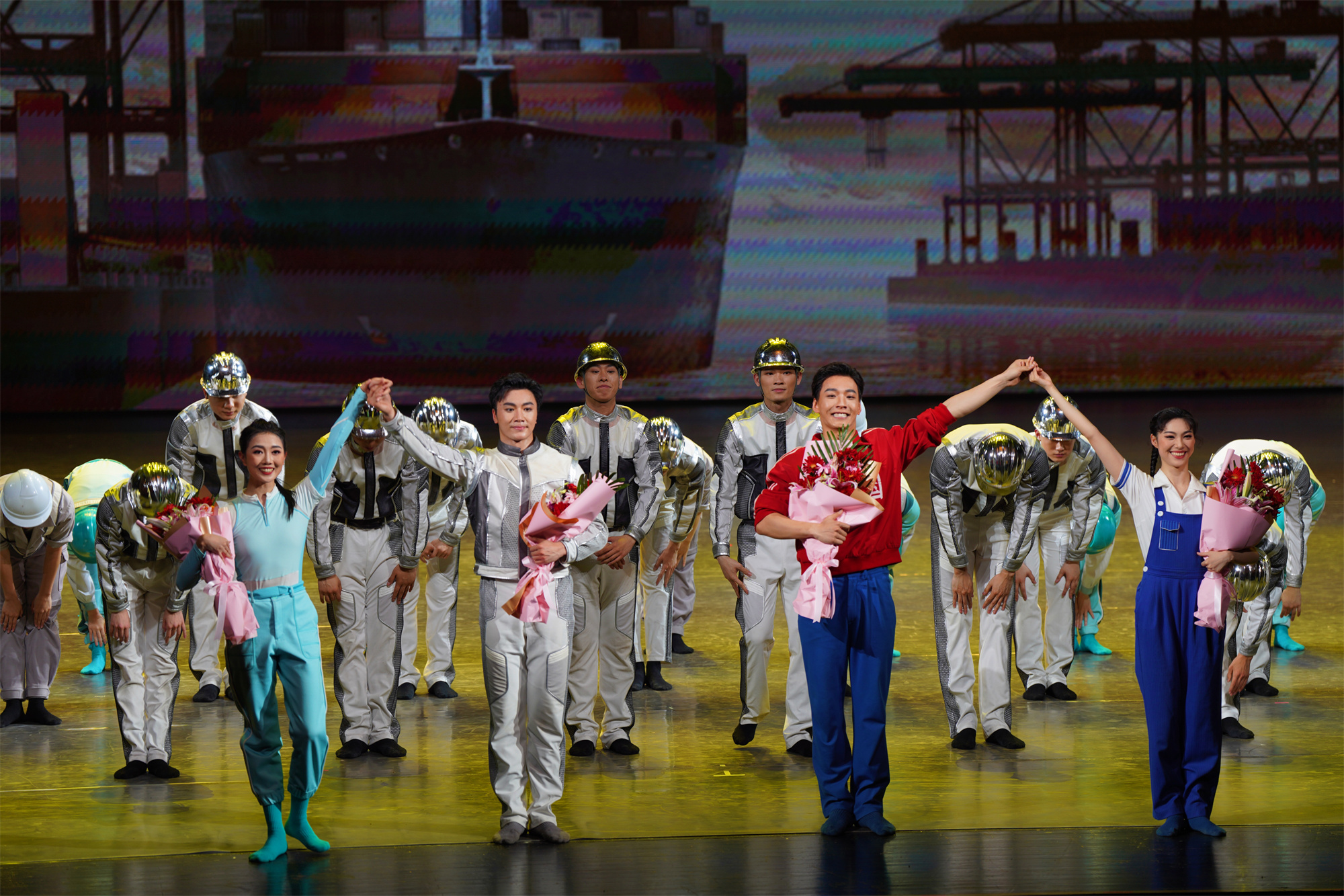 舞剧《东方大港》在中央歌剧院精彩上演，用艺术诠释新质生产力