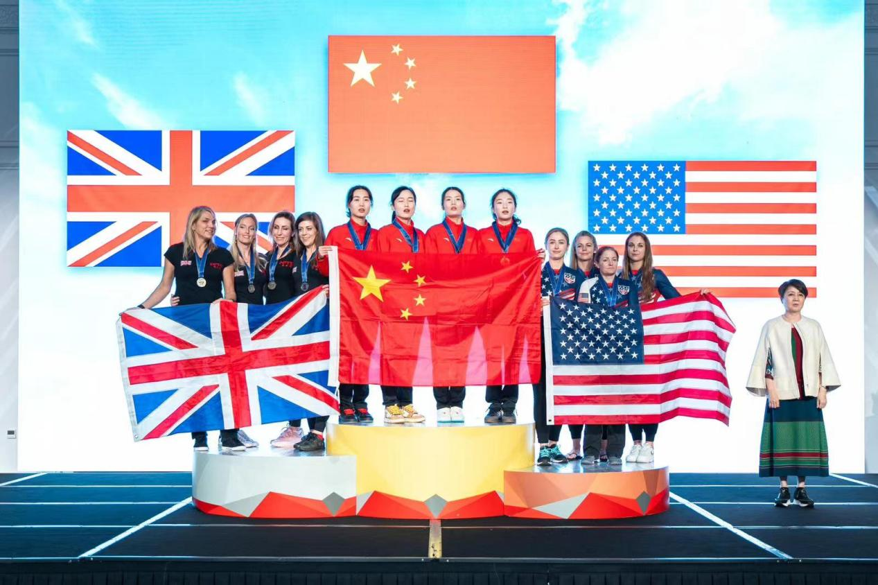 中国队以出色表现获得第五届FAI室内跳伞世界杯“女子四人队际赛”冠军。