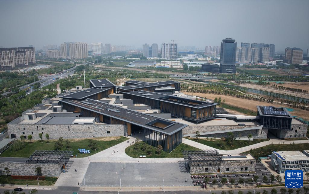 4月24日拍摄的河北省保定市中国古动物馆（保定自然博物馆）外景（无人机照片）。