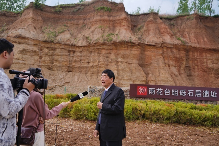 王道林接受媒体采访