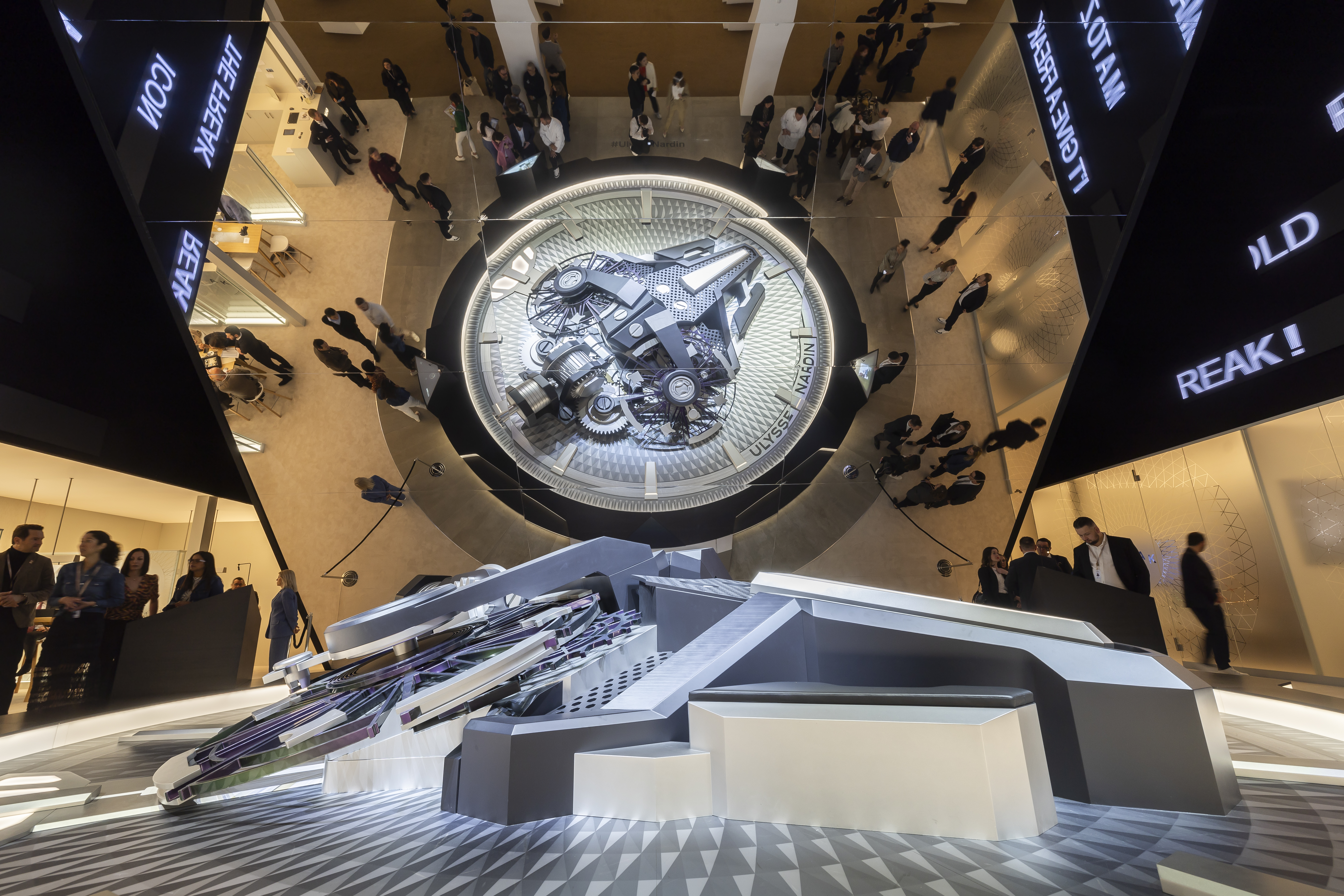 雅典表2024年“钟表与奇迹”日内瓦高级钟表展展台