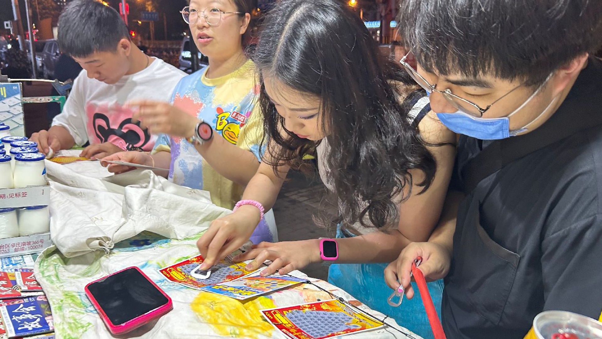 多家彩票店“刮刮乐”售空，福彩体彩：供不应求，没有管控通知