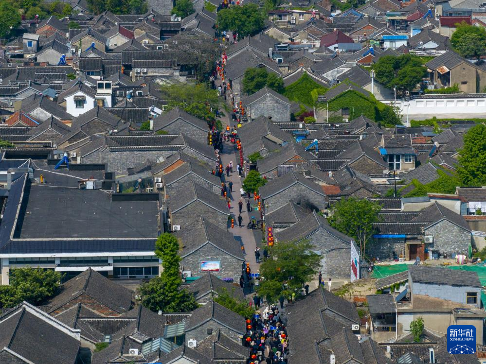 这是4月22日拍摄的扬州东关街（无人机照片）。新华社记者 李博 摄