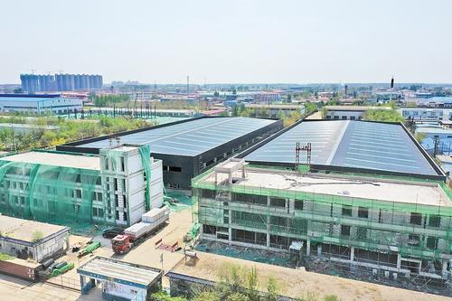 4月9日，位于邱县经济开发区的河北鑫芳新能源科技有限公司新建项目建设现场。河北日报通讯员 孙海峰摄