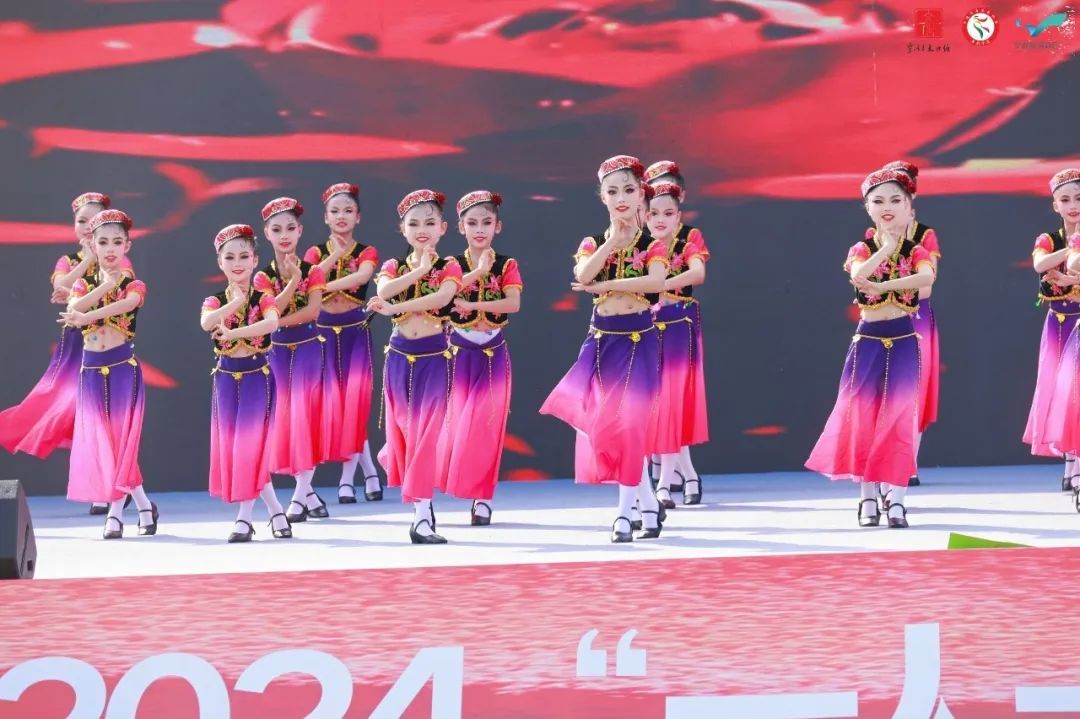 千人共舞劳动美 万人欢喜迎五一 | 2024“一人一艺杯”宁波市广场舞展演华美绽放凤凰网宁波_凤凰网