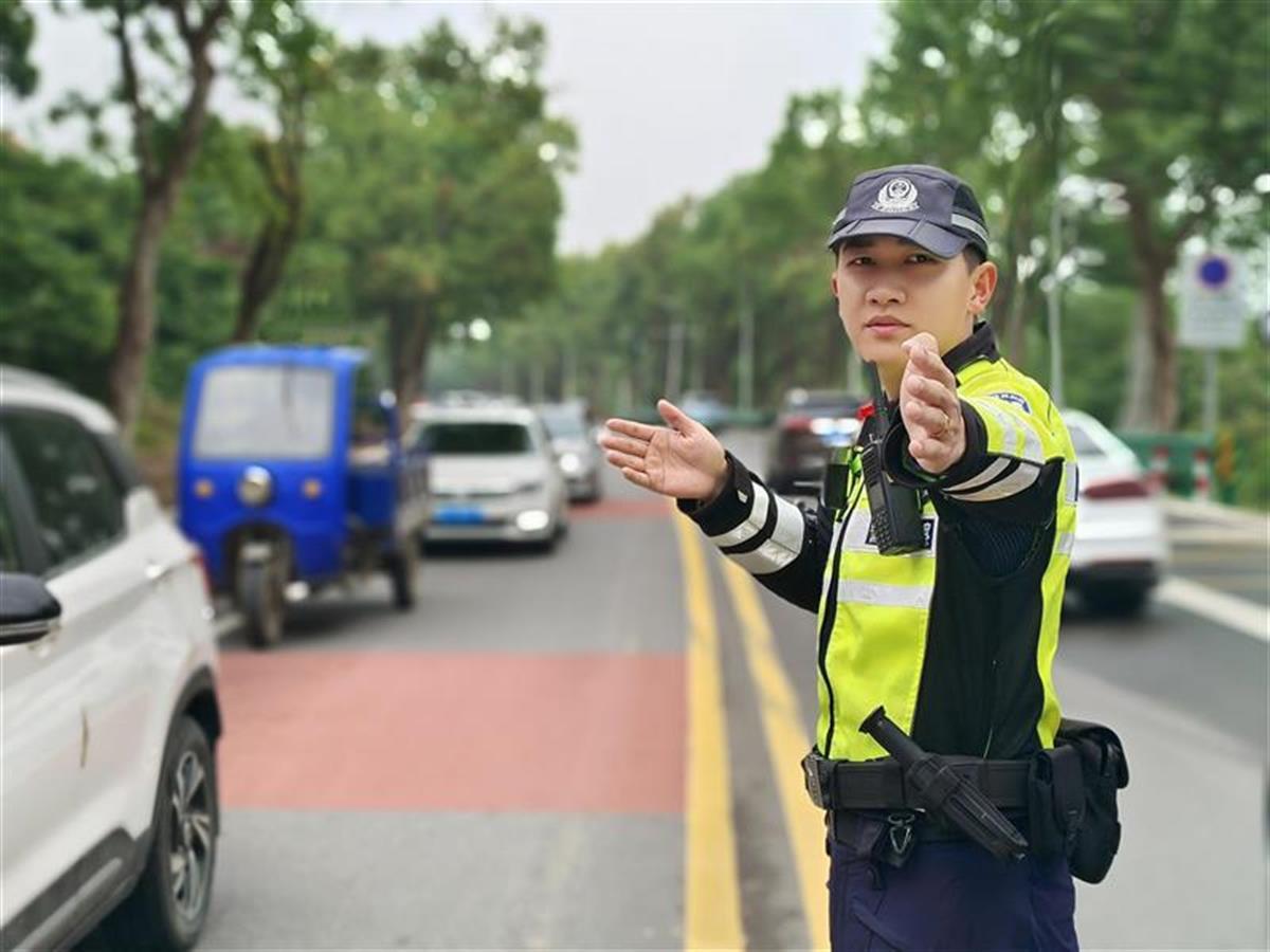 射洪公安交警大队全面抓实夏季农村道路交互与通行安全管理工作