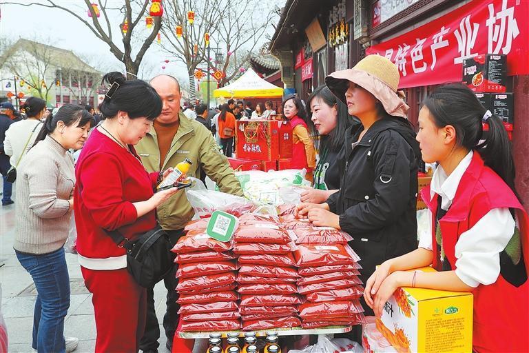 甘谷辣椒热销　新甘肃·甘肃日报记者　高樯