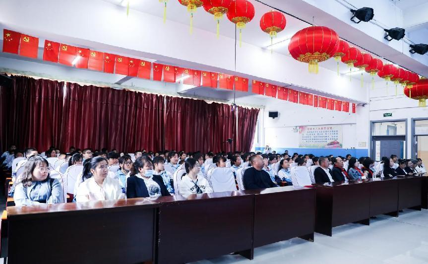 十载爱心接力 情系乡村学子  吉商兄弟联在九台区鸡鸣山中心学校举行捐资助学仪式