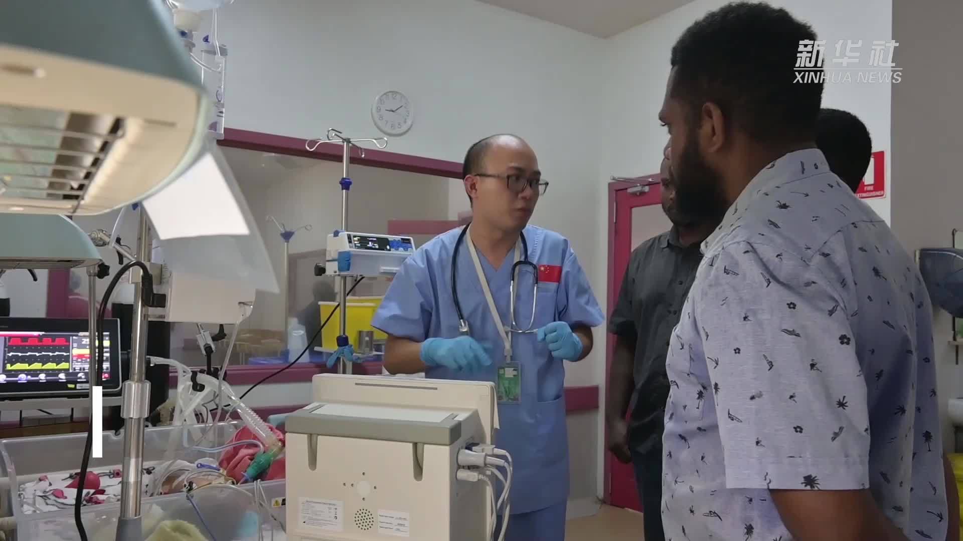 中国援外医生：我在巴新救治新生儿