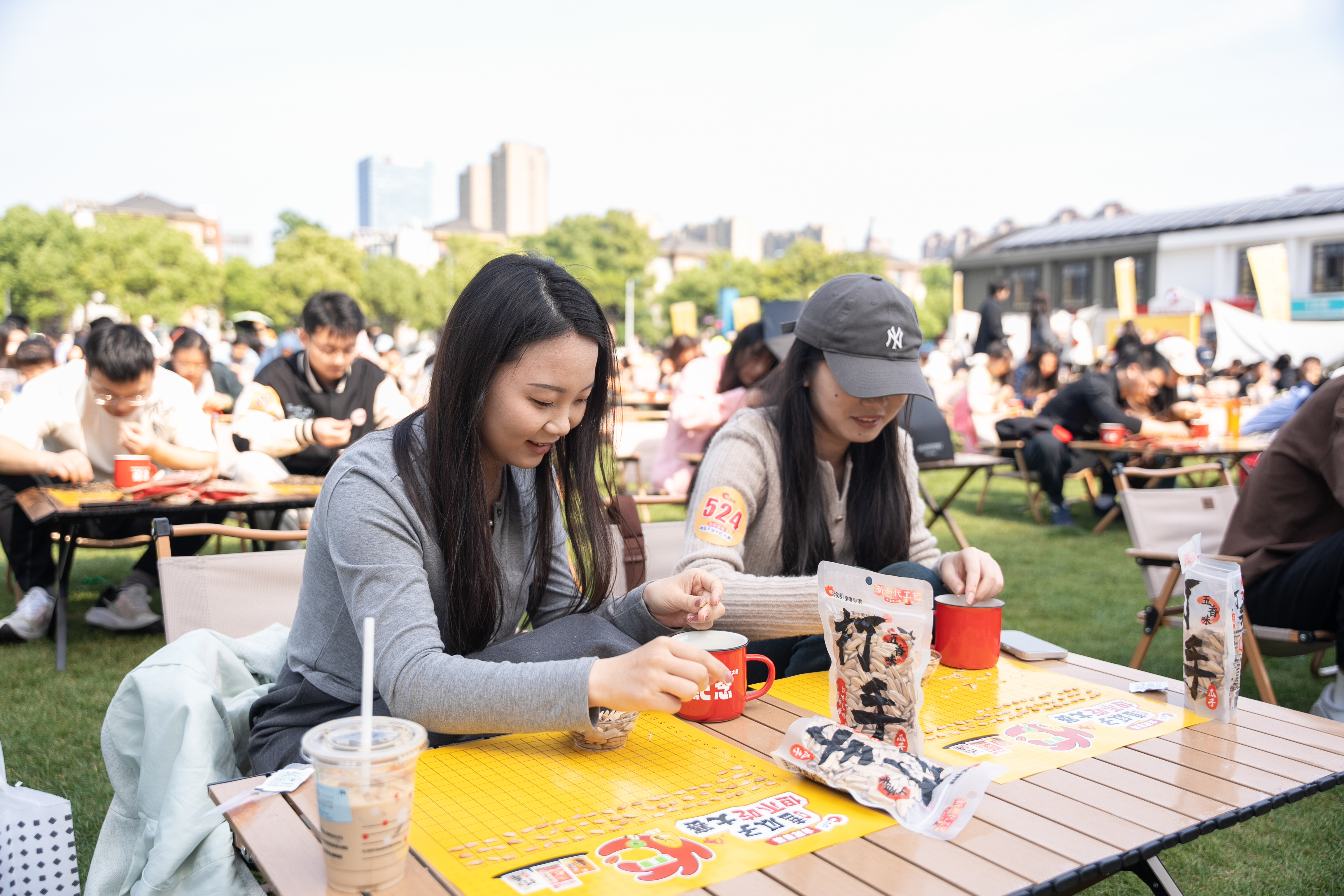 万人空巷！洽洽成功举办合肥首届嗑瓜子但不吃大赛