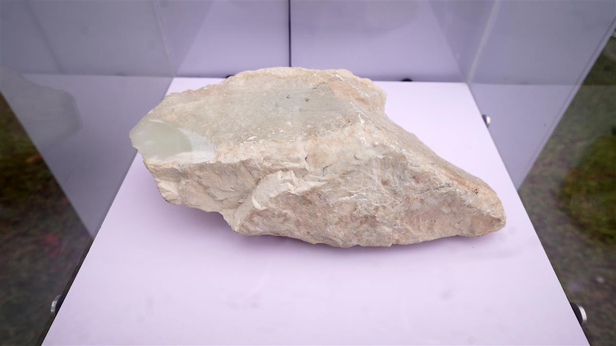 湖北有宝：中国地质大学展出的玉石.jpg