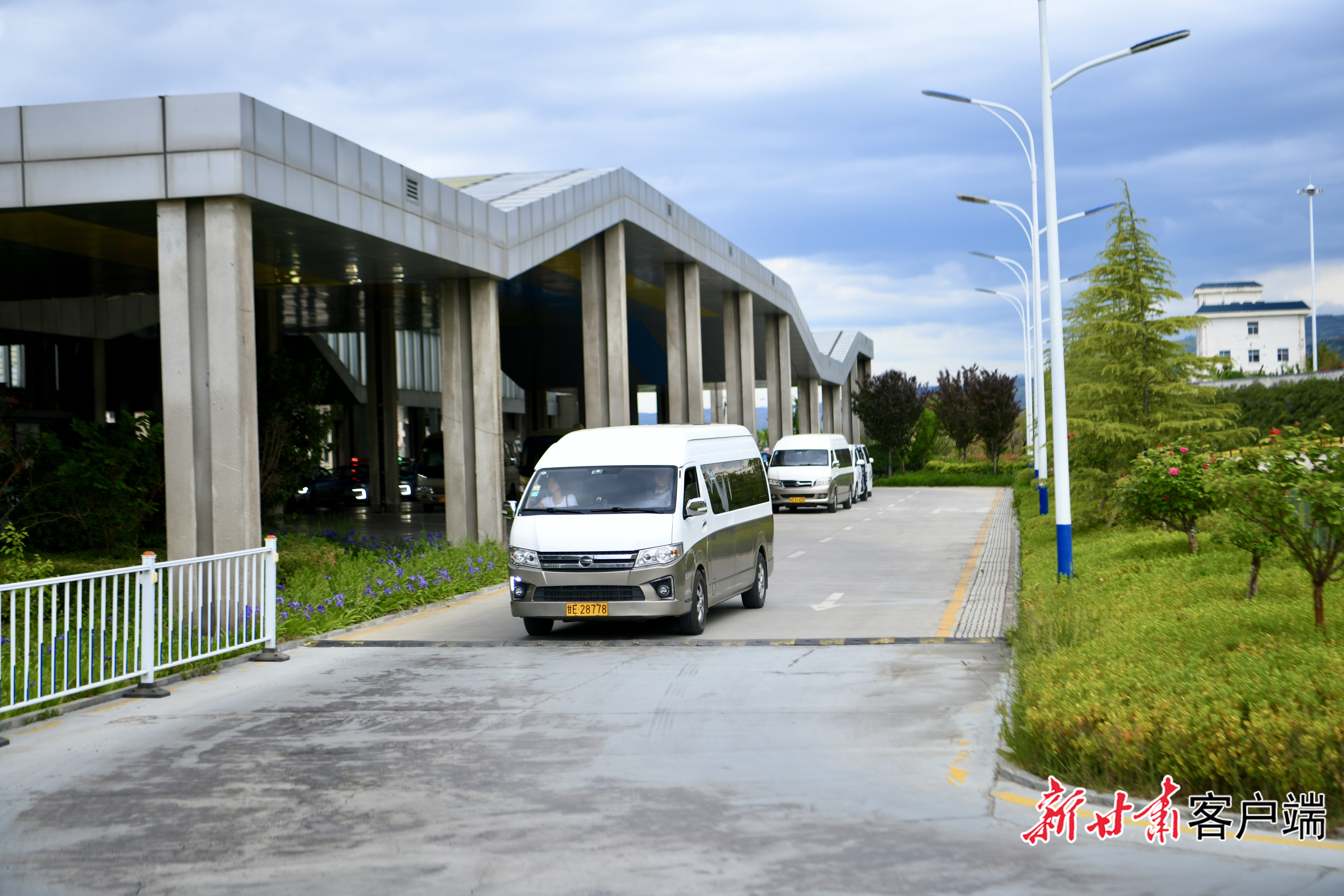 水南“五一”期间新增运送游客的商务车