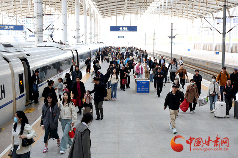 甘肃“铁公机”启忙碌模式 五一出行提示请查收