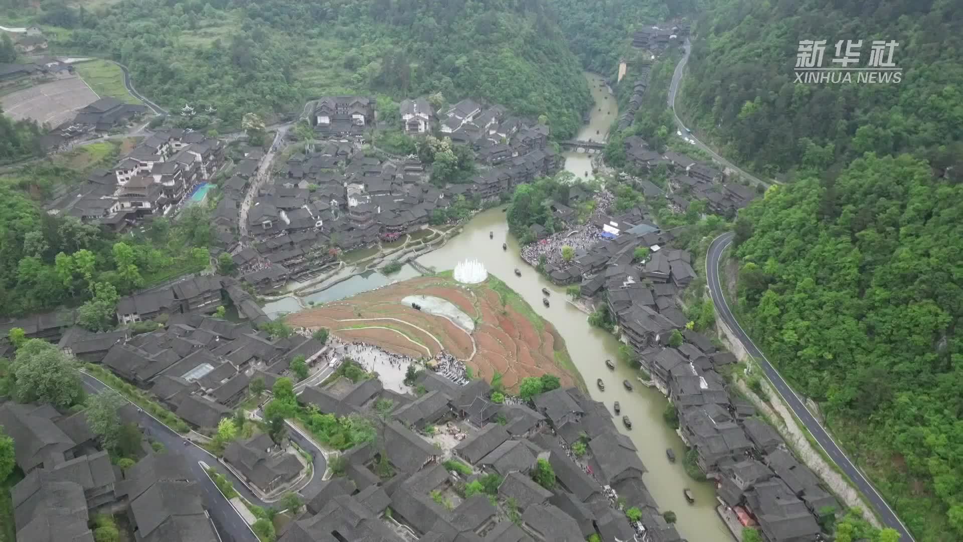 贵州乌江寨旅游“白加黑”  单日游客量达2万人次