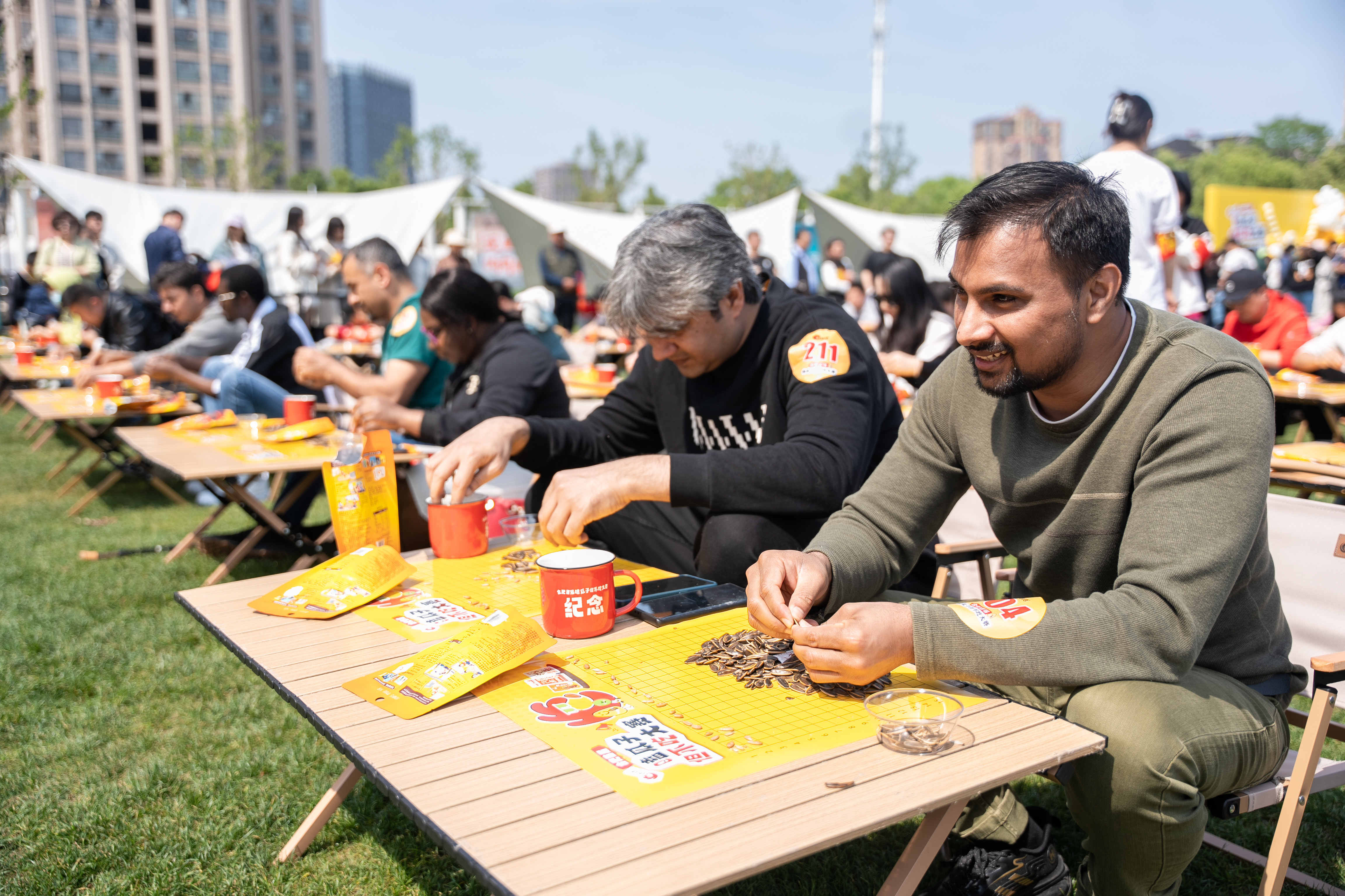 万人空巷！洽洽成功举办合肥首届嗑瓜子但不吃大赛