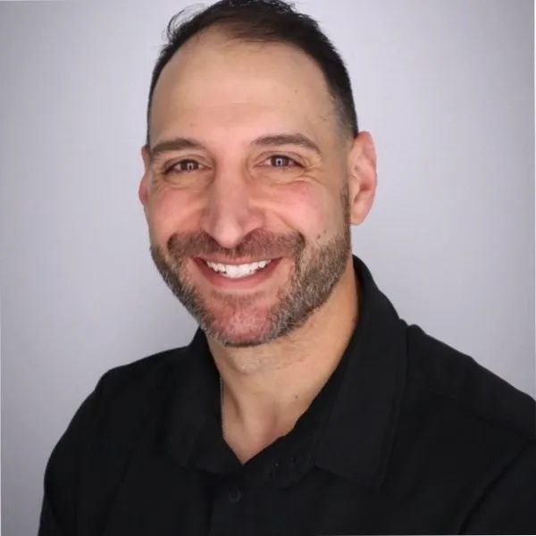 特斯拉商业充电部场地获取与业务开发高级经理George Bahadue