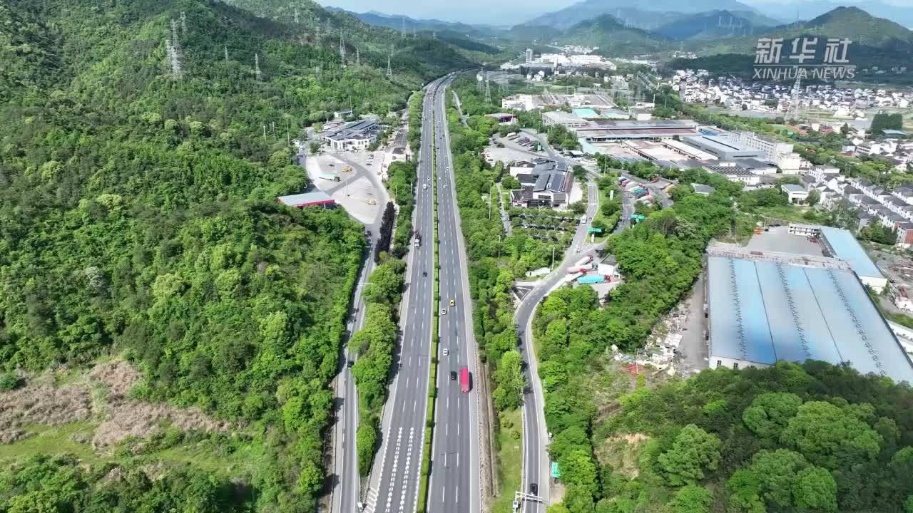 浙江杭州：投运液冷充电站 续航“五一”高峰出行