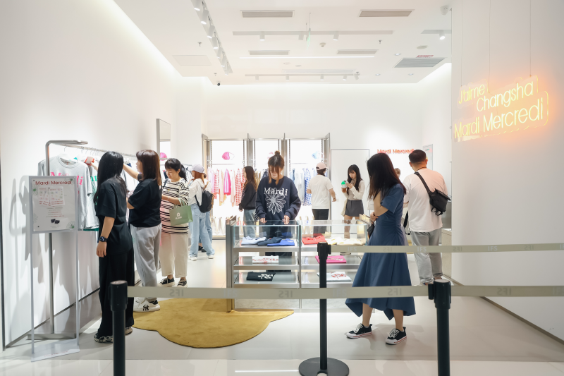 韩国设计师潮牌Mardi Mercredi首店亮相长沙。长沙晚报实习生 彭璐璐 摄