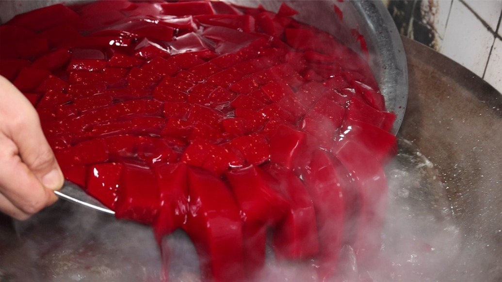 成都大哥卖血旺，一斤血兑五斤水，一碗卖28，20元成本至少赚2000