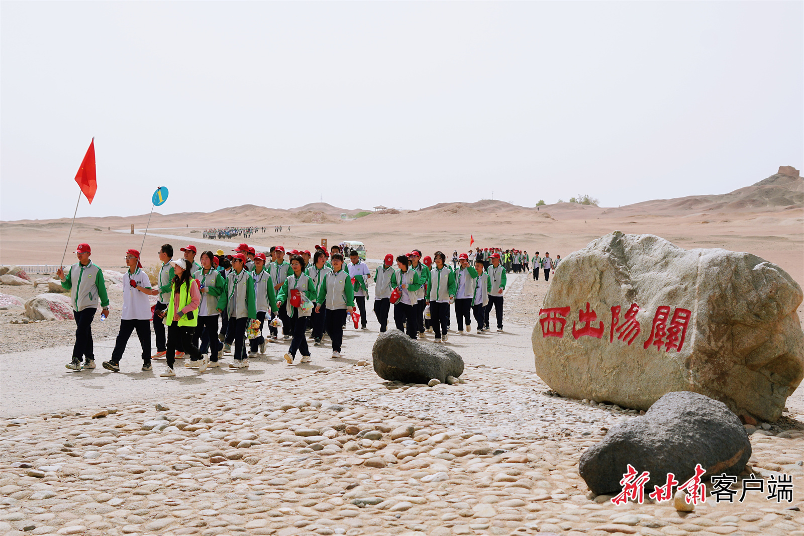 北京娃齐诵“春风不度玉门关”　敦煌研学游氛围拉满