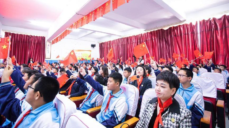 十载爱心接力 情系乡村学子  吉商兄弟联在九台区鸡鸣山中心学校举行捐资助学仪式