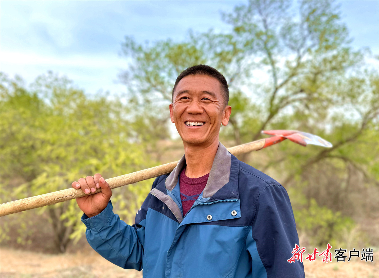古浪县八步沙林场护林员郭玺　新甘肃&middot;甘肃日报记者 金奉乾摄