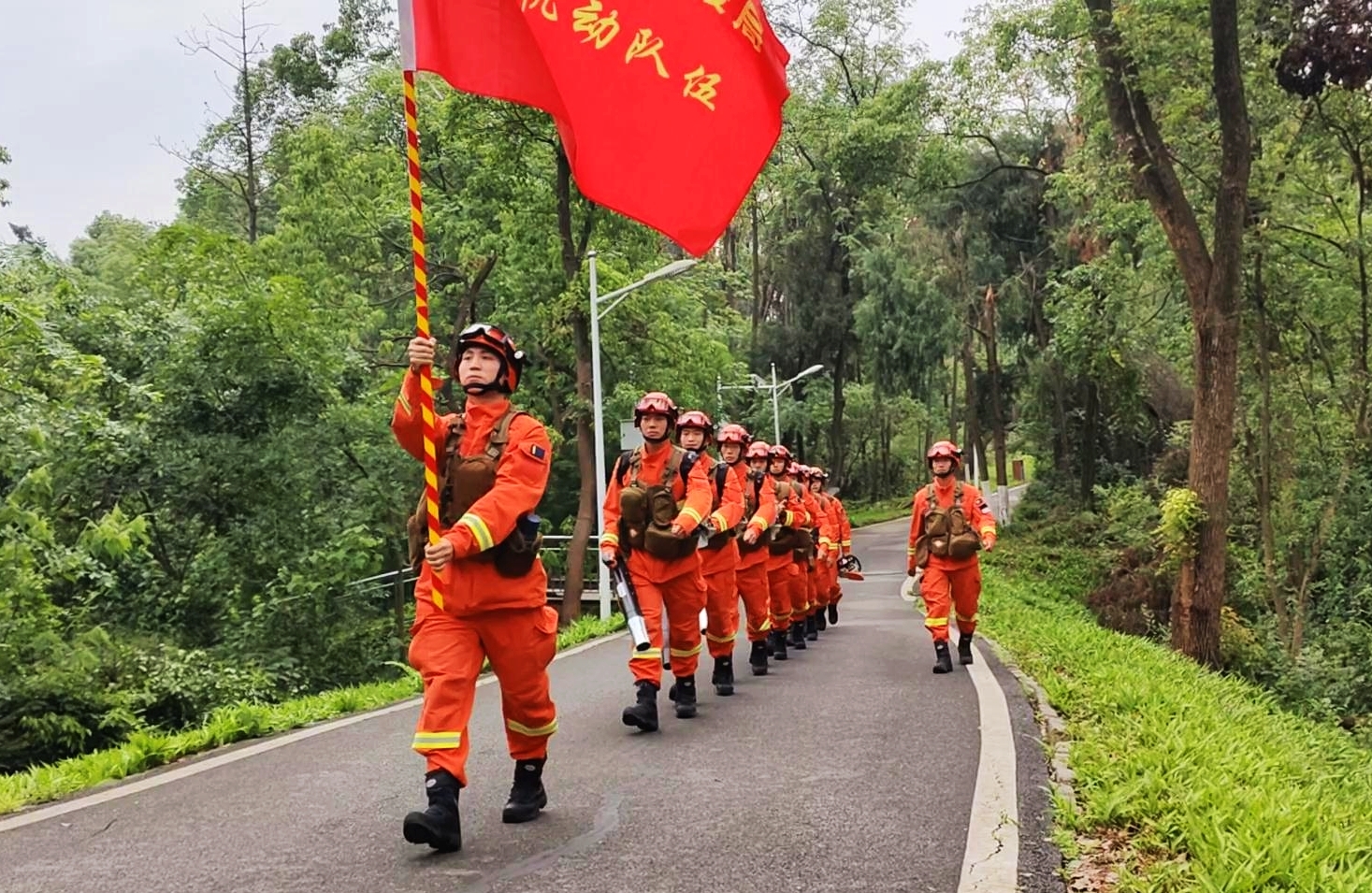 森林防火“不打烊”织密节日“安全网” 国家消防救援局湖北机动队伍严密组织节日防火执勤