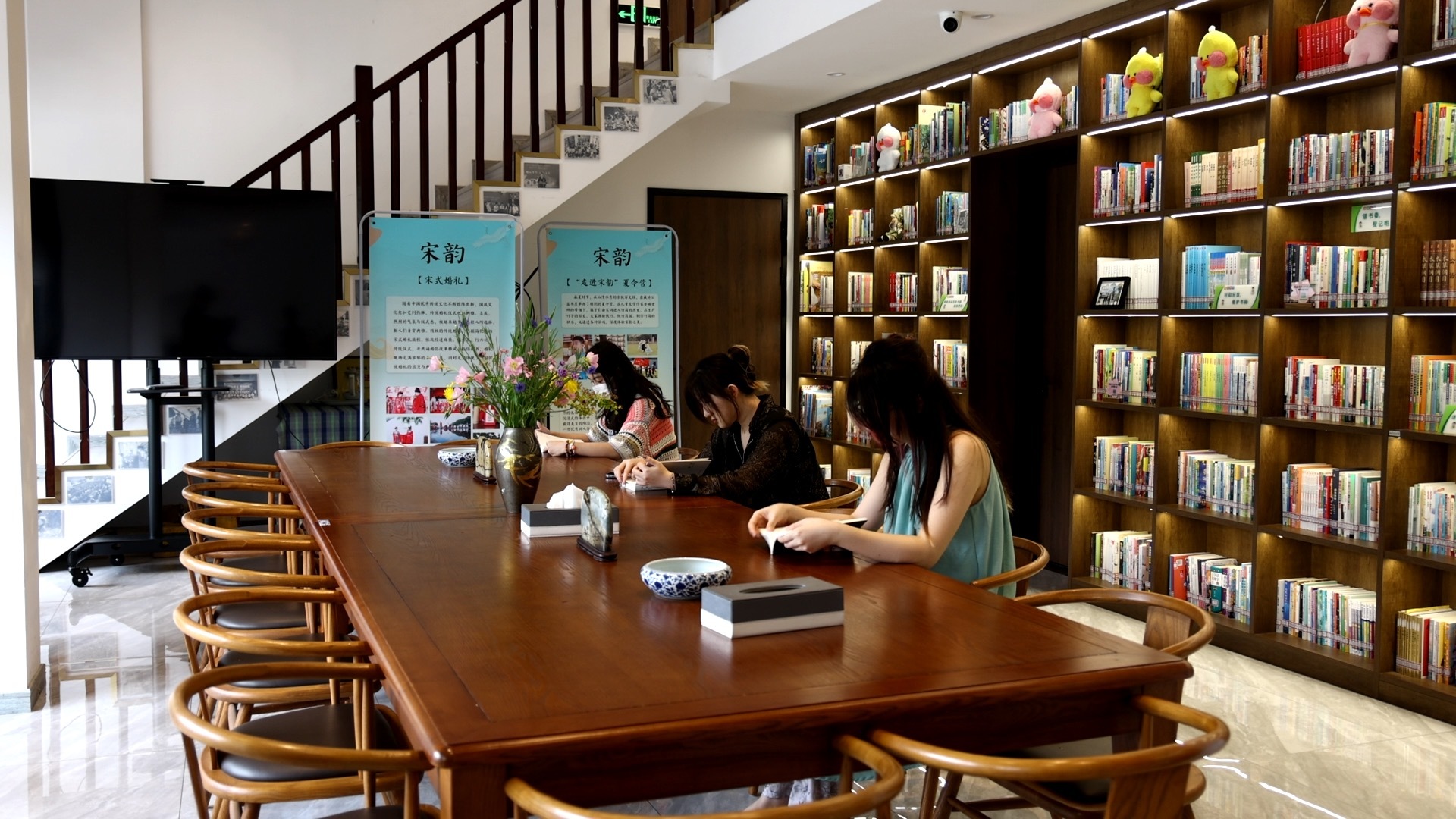 入选全国50名“乡村阅读推广人” 70后作家让余杭这座乡村公益书屋“活起来”