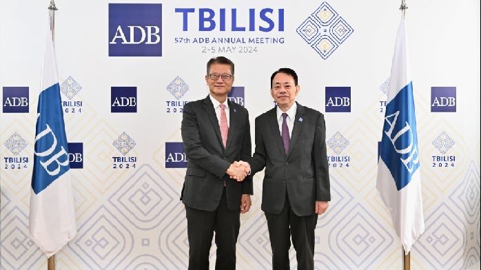 陈茂波在格鲁吉亚与亚洲开发银行行长会面