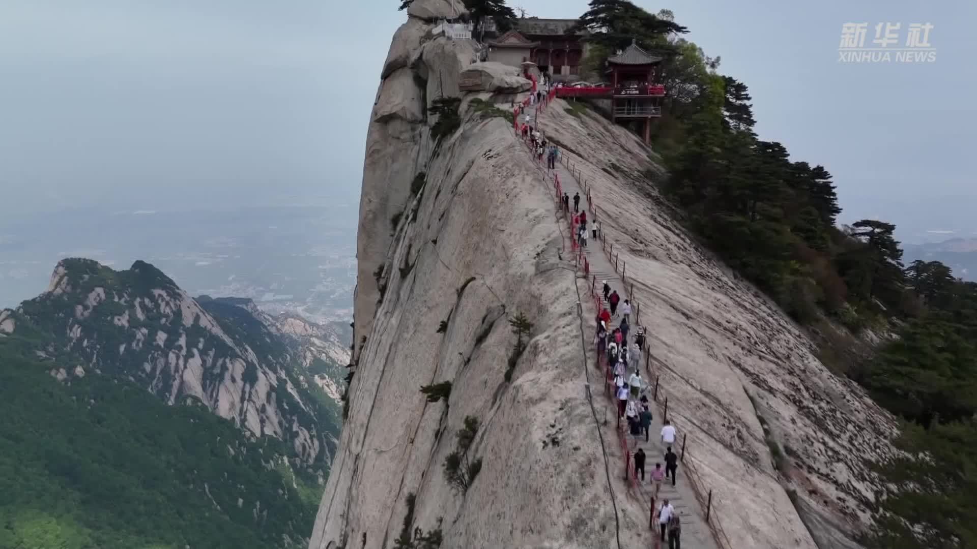 华山景区：游客乐享“文化大餐”