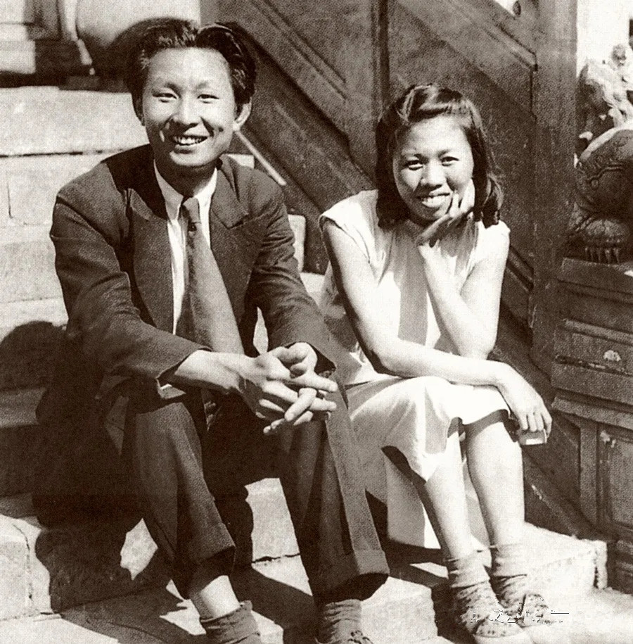 1943年，董希文和张琳英在重庆结婚。