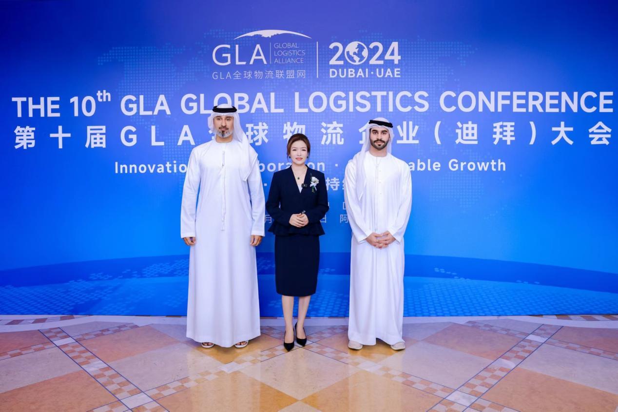 右一：阿联酋谢赫·胡迈德·本·哈立德·卡西米王子Sheikh Humaid bin Khalid Al Qasimi；  左一：Mr. Mohamed Al Banna；  中：GLA全球物流联盟网创始人孙文芳总裁