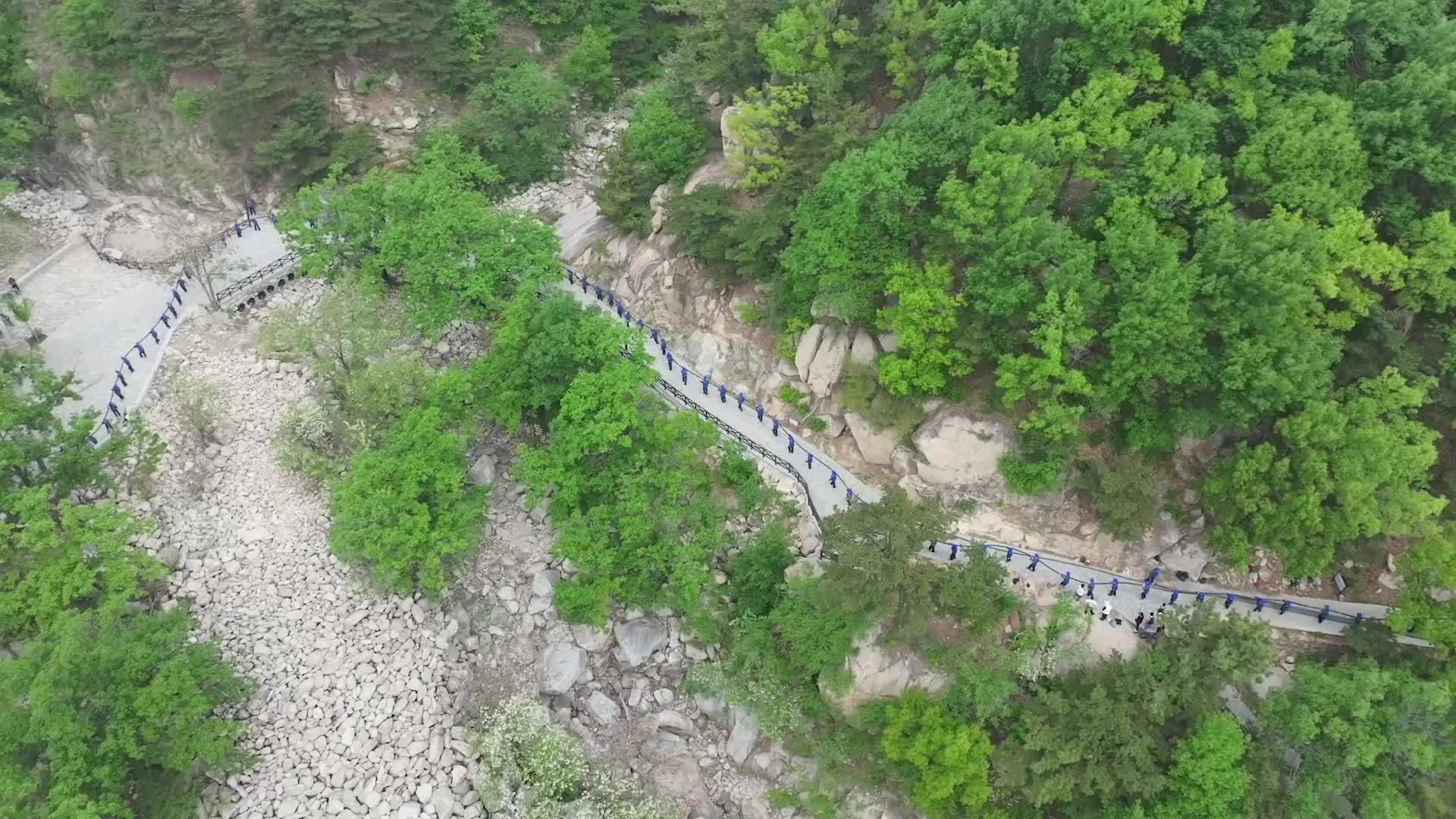 电力“挑山工”勇攀泰山 为景区供电添保障