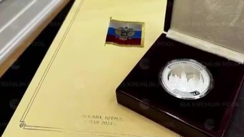 俄总统普京就职典礼邀请函曝光，包括纪念邮票和纪念币