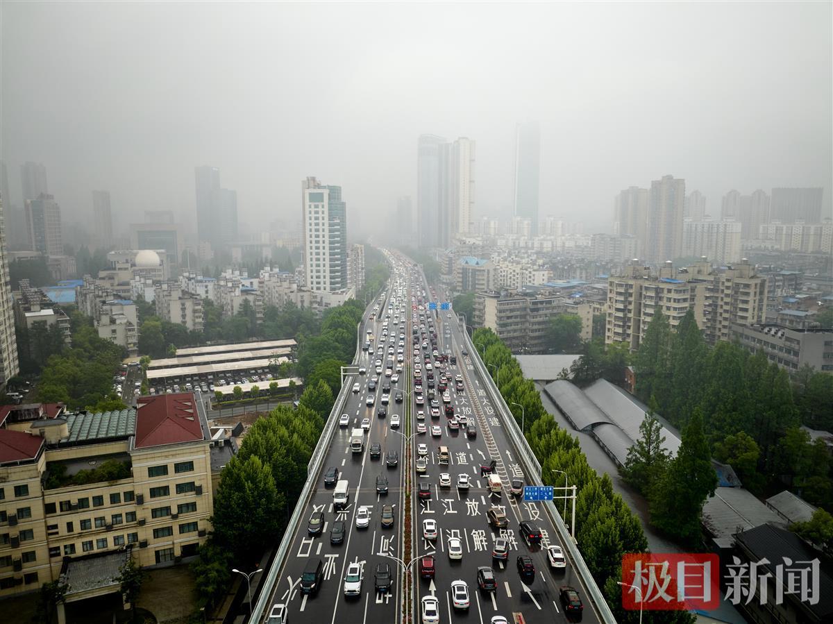 武汉“五一”出城高峰如期而至 5月1日上午仍将呈现出城高峰