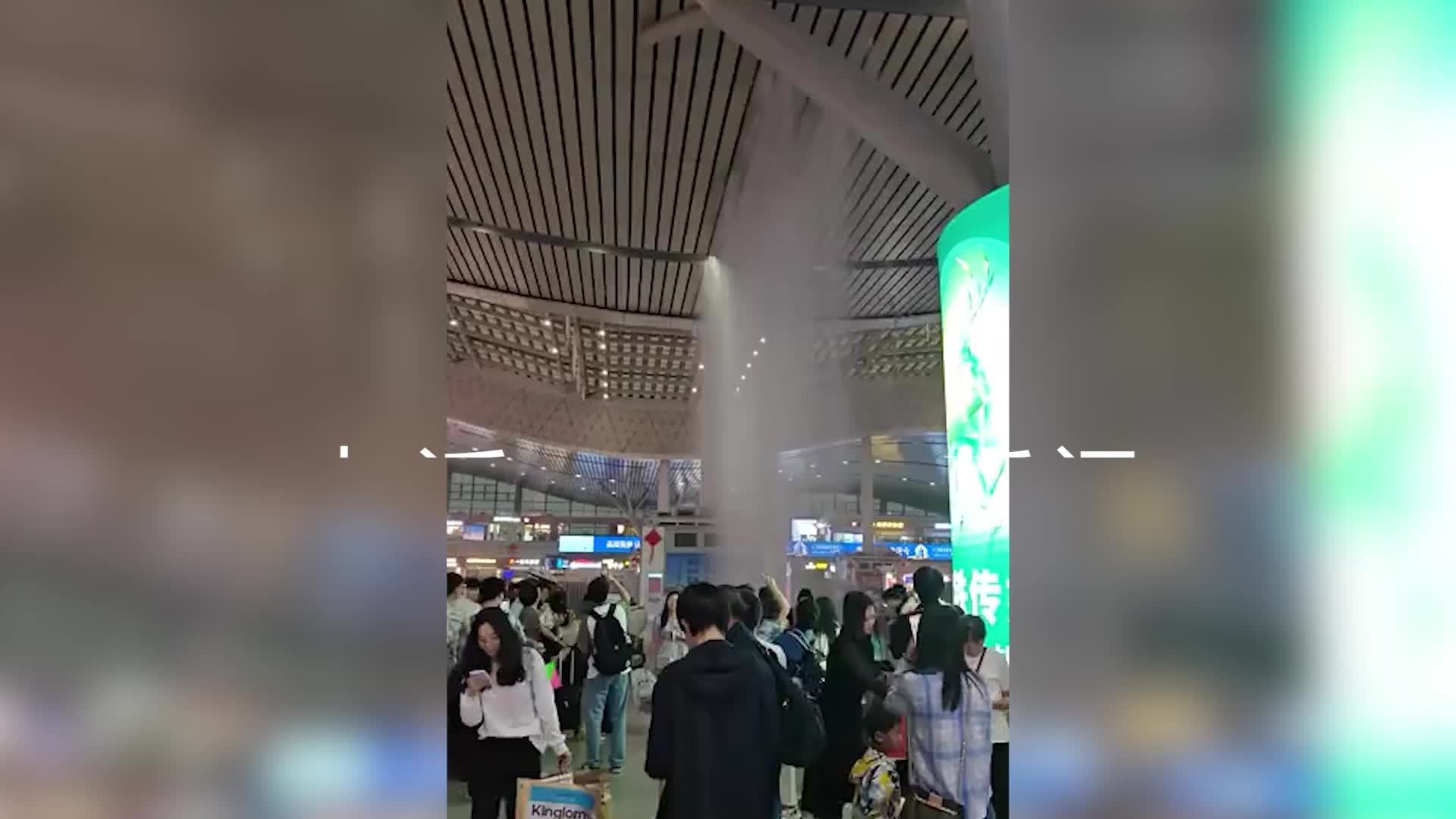 长沙南站通报候车室漏雨：顶棚排水管道瞬间排水不及，已处理完毕