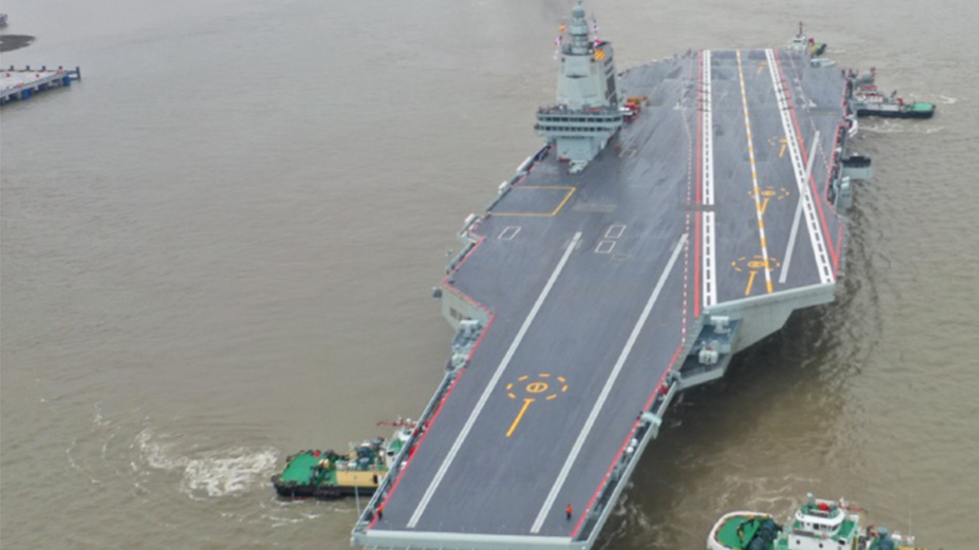 现场画面！5月1日，海军福建舰出海开展首次航行试验_凤凰网视频_凤凰网