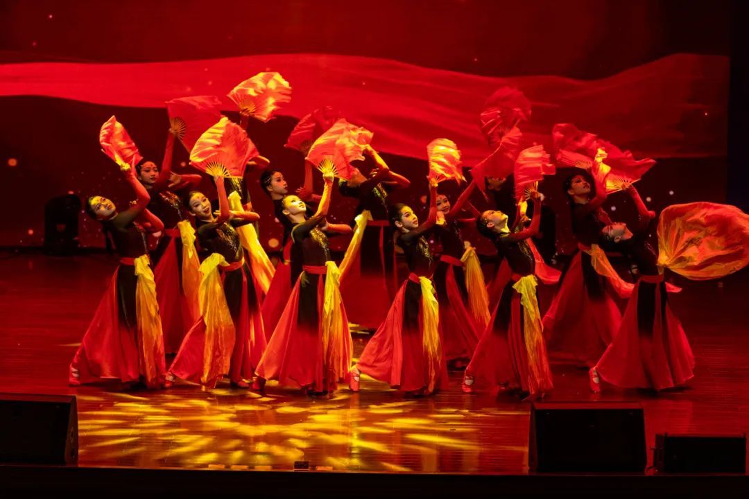 中国舞《星星之火》-瑆舞缘艺术培训有限公司