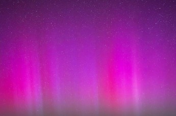 地球磁场爆发特大地磁暴 新疆、内蒙古等多地出现极光 一场宇宙级别的浪漫献给你