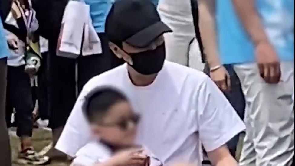 冯绍峰陪儿子参加亲子运动会，5岁想想超像妈妈，长成男版赵丽颖