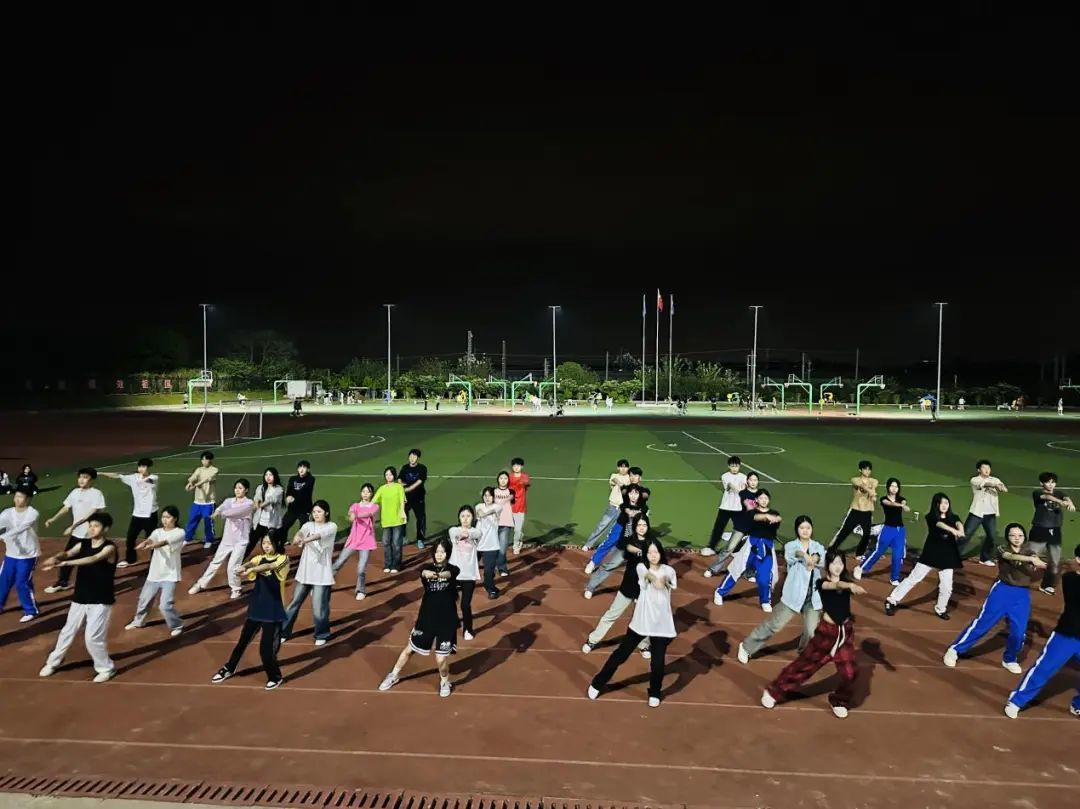 南昌向远轨道技术学校在2024年南昌青少年广播体操中荣获中学组一等奖