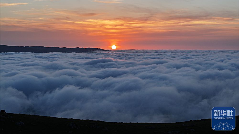 5月10日拍摄的日出云海景观（无人机照片）